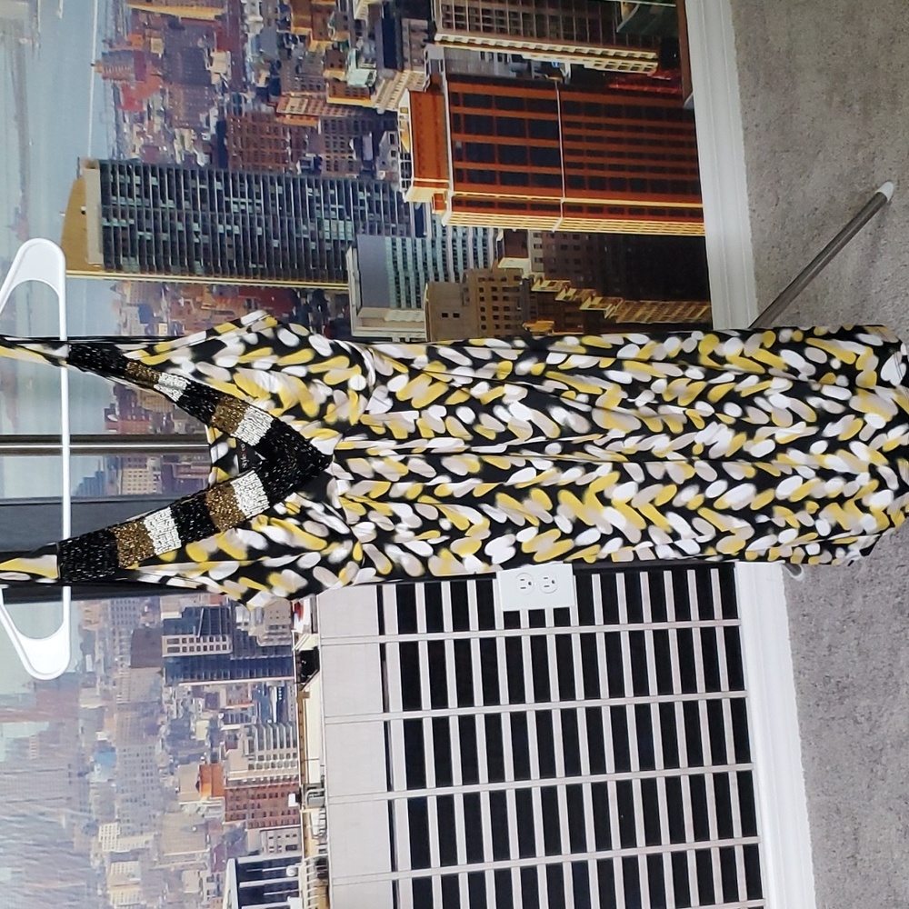 Woman's Dress. Yellow and black. Size M